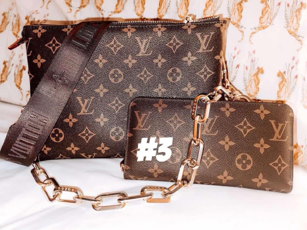 *preorder* Coussin set