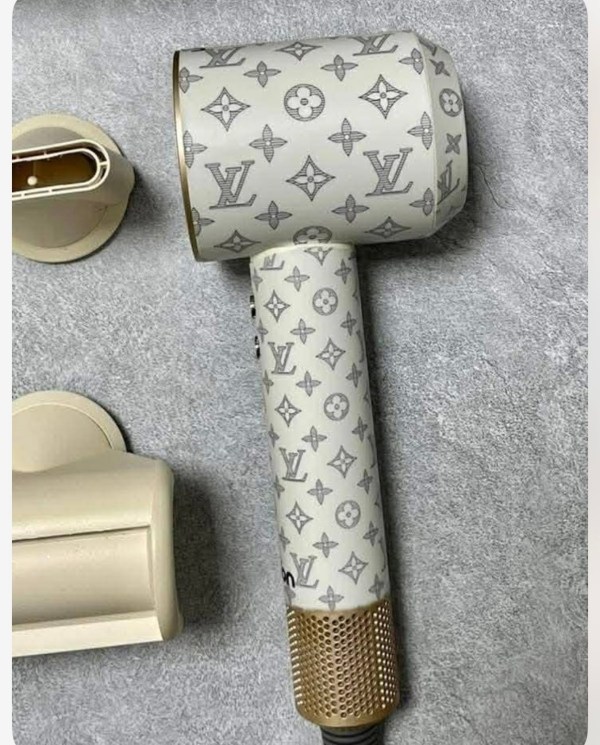 *preorder* Blowdryer